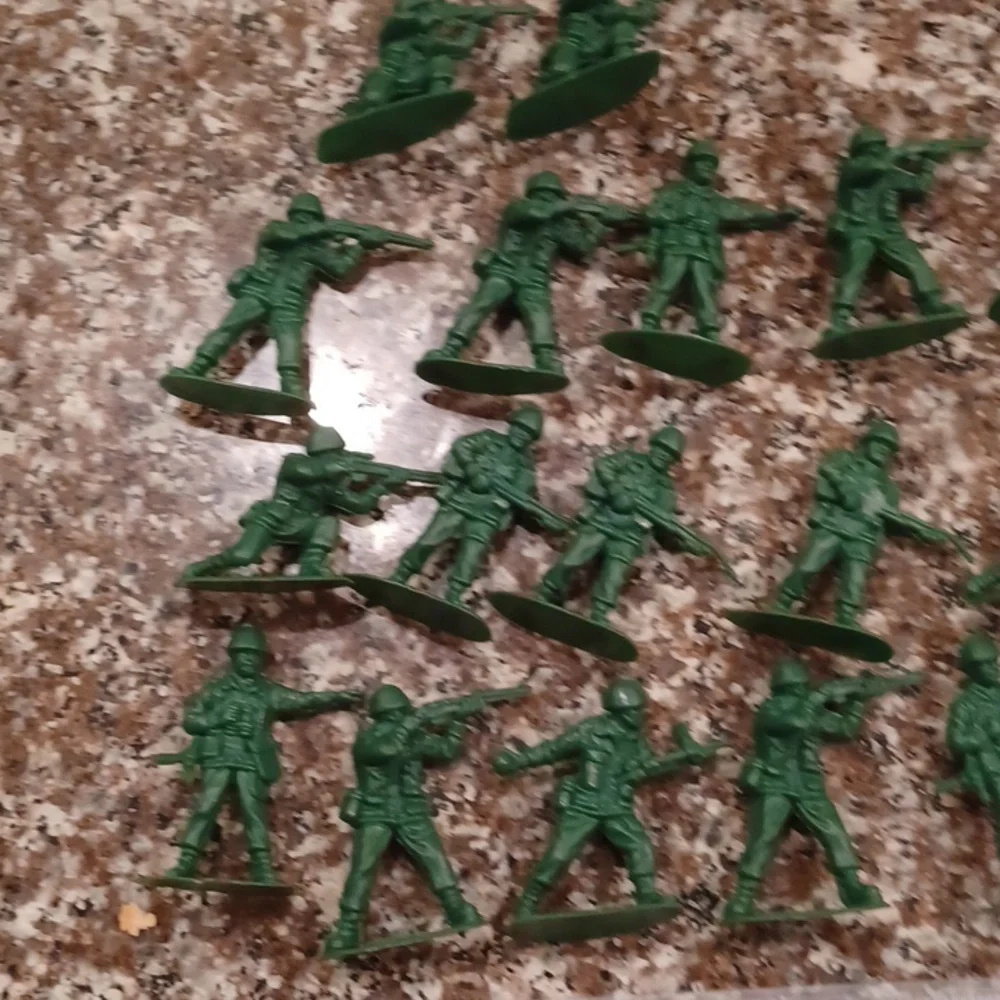 Green Toy Soldier Figures 20 - Picture 5 of 5